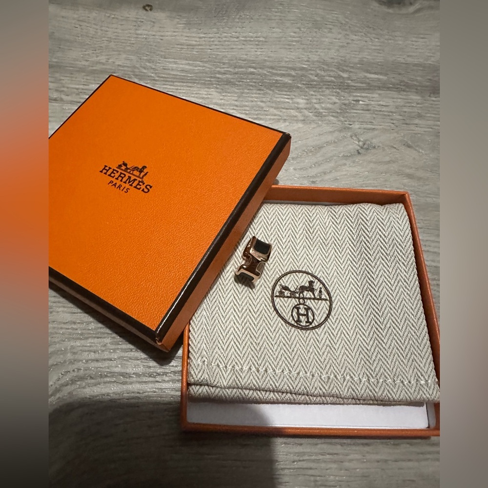 Authentic BN Hermes Olympe ear cuff, small model